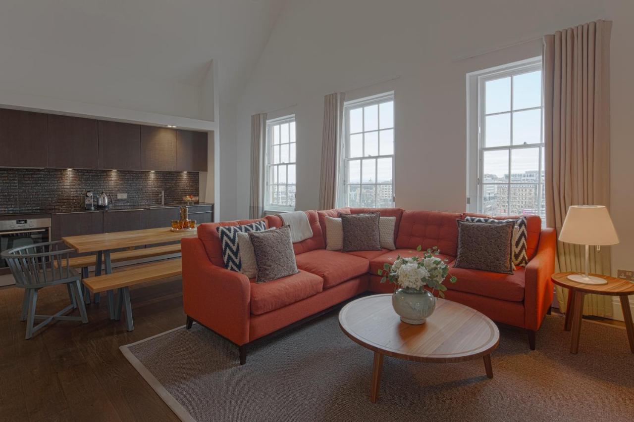 Aparthotel Cheval Old Town Chambers Edimburgo Esterno foto The interior of a typical apartment