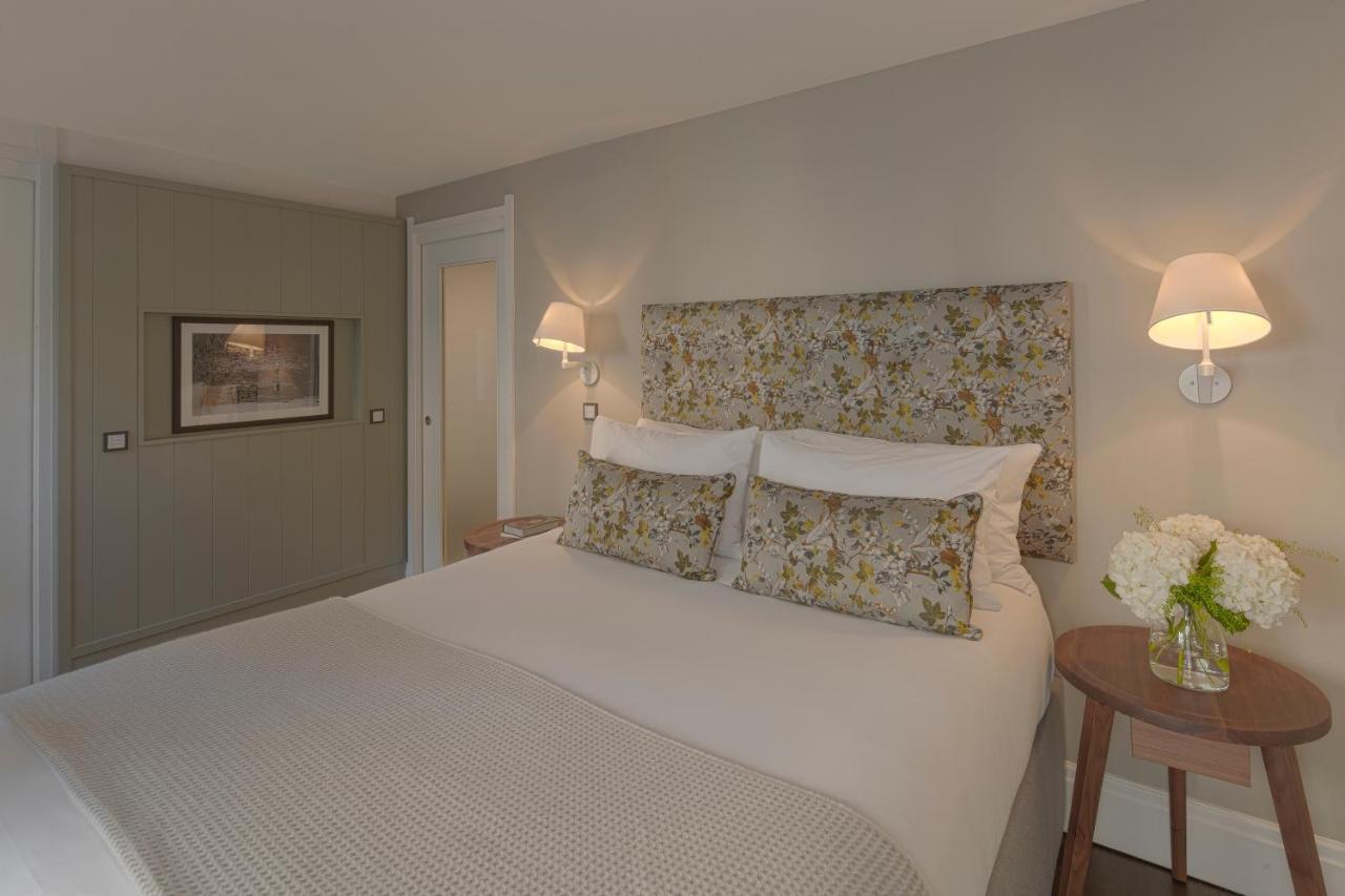 Aparthotel Cheval Old Town Chambers Edimburgo Esterno foto A bedroom at the hotel