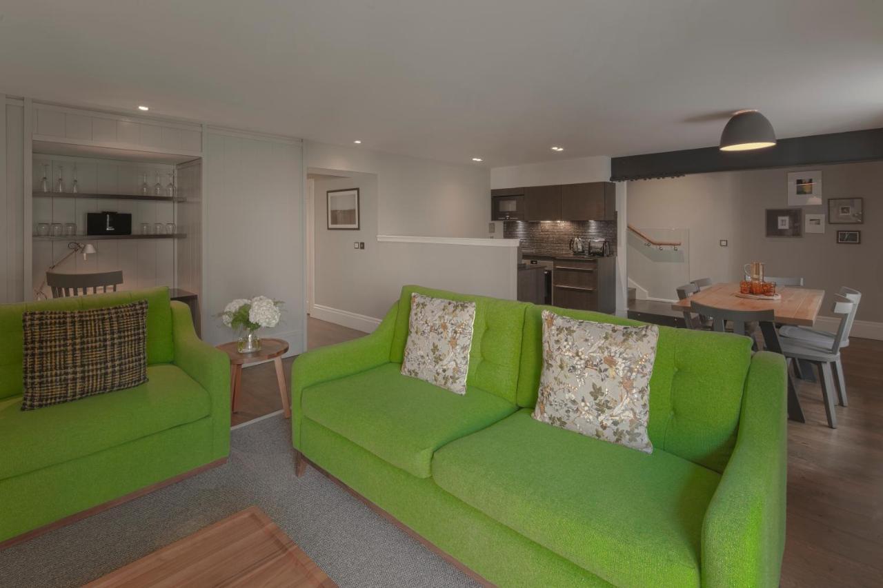 Aparthotel Cheval Old Town Chambers Edimburgo Esterno foto The interior of a typical apartment