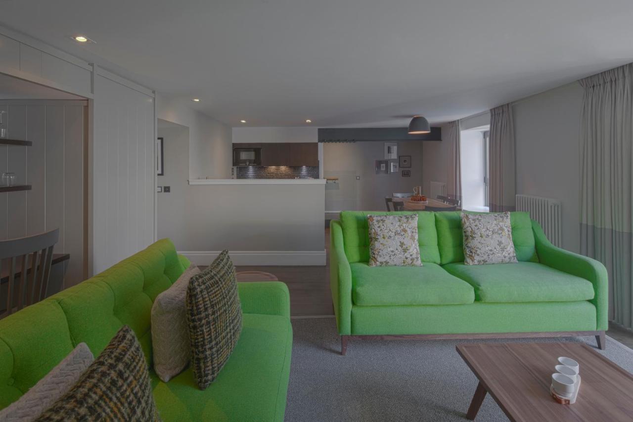 Aparthotel Cheval Old Town Chambers Edimburgo Esterno foto The interior of a typical apartment