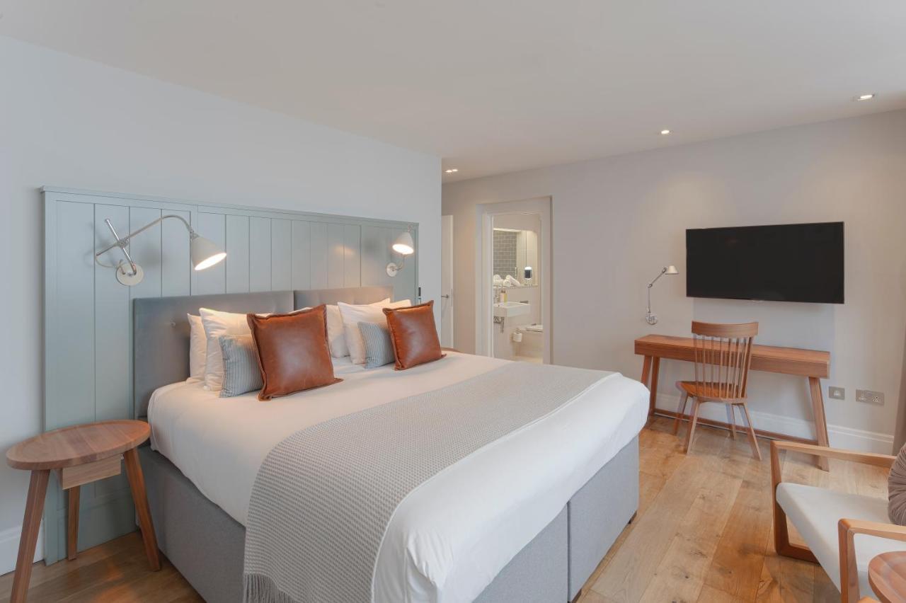 Aparthotel Cheval Old Town Chambers Edimburgo Esterno foto A bedroom at The Old Ship Hotel