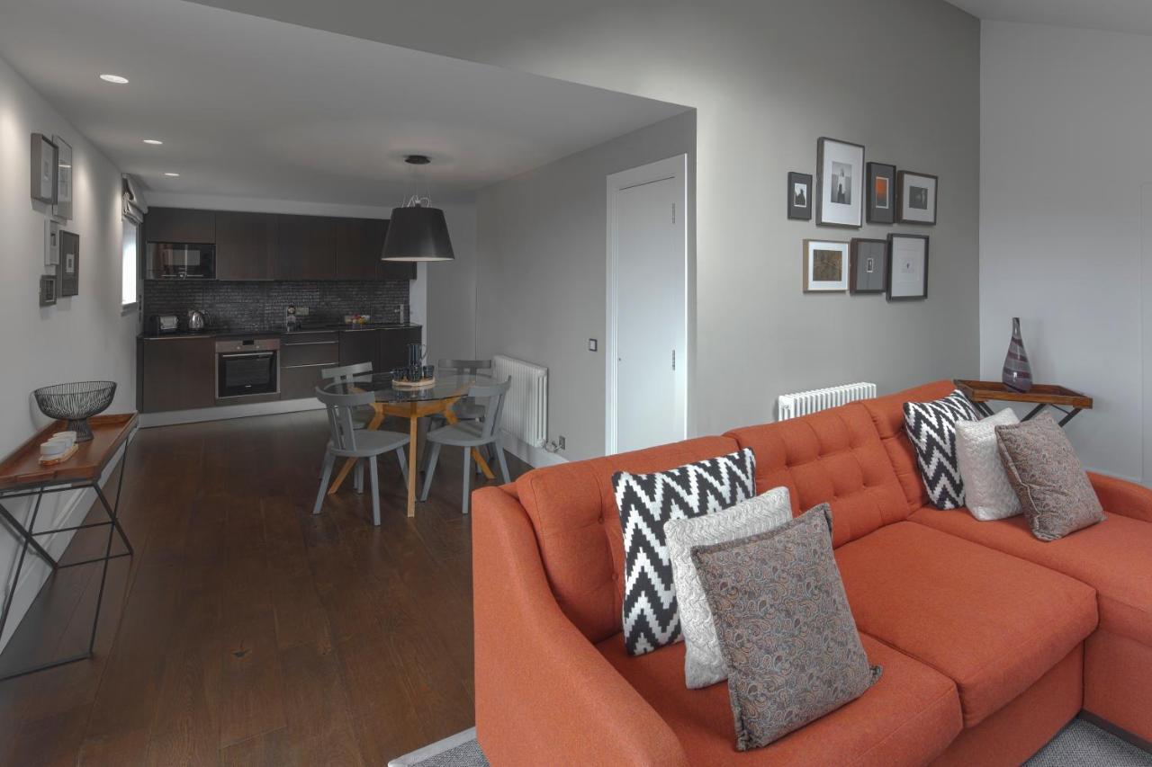 Aparthotel Cheval Old Town Chambers Edimburgo Esterno foto The interior of a typical apartment