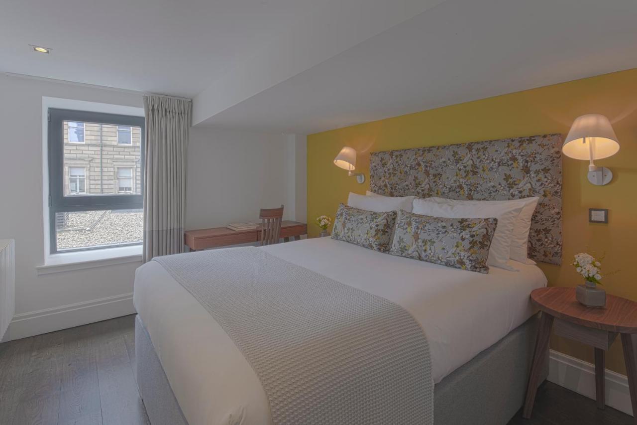 Aparthotel Cheval Old Town Chambers Edimburgo Esterno foto A bedroom at the hotel