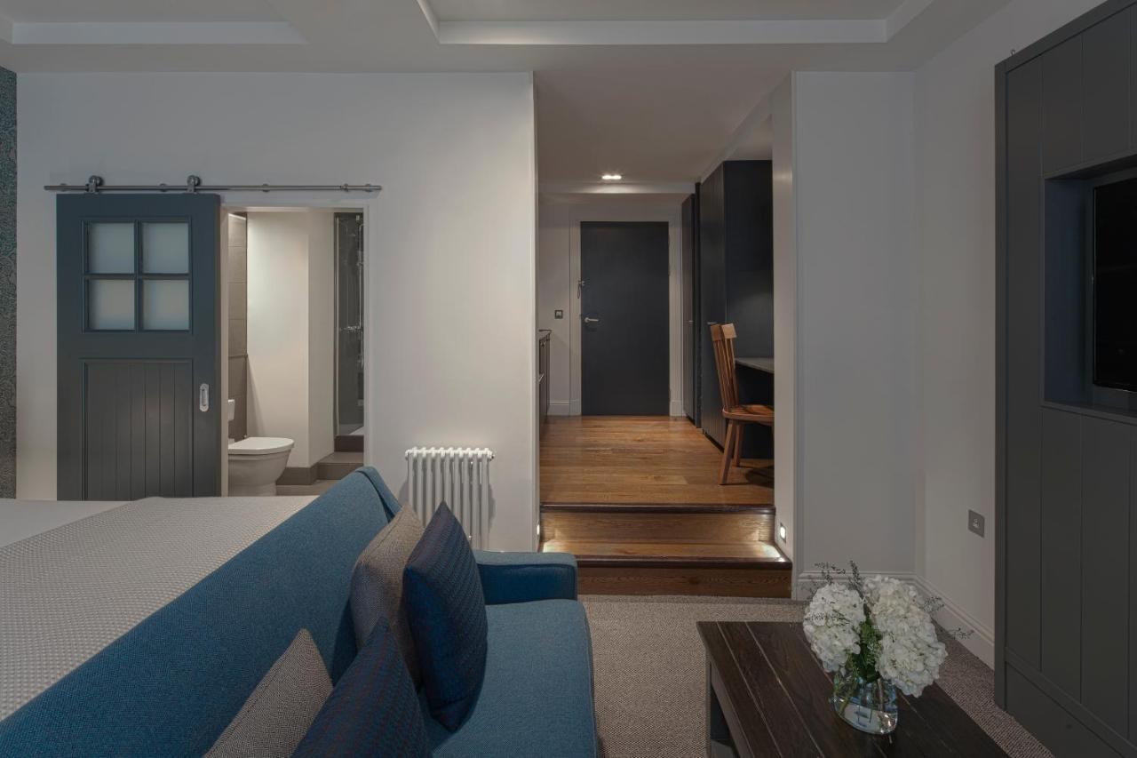 Aparthotel Cheval Old Town Chambers Edimburgo Esterno foto Interior of a suite at The Ivy Collection