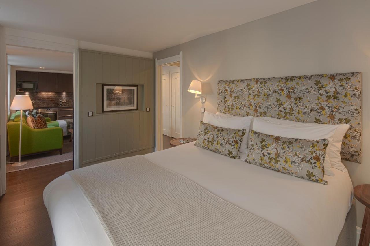 Aparthotel Cheval Old Town Chambers Edimburgo Esterno foto A bedroom at the hotel