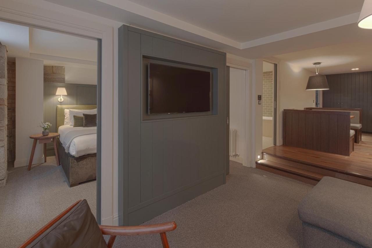 Aparthotel Cheval Old Town Chambers Edimburgo Esterno foto A suite at the hotel