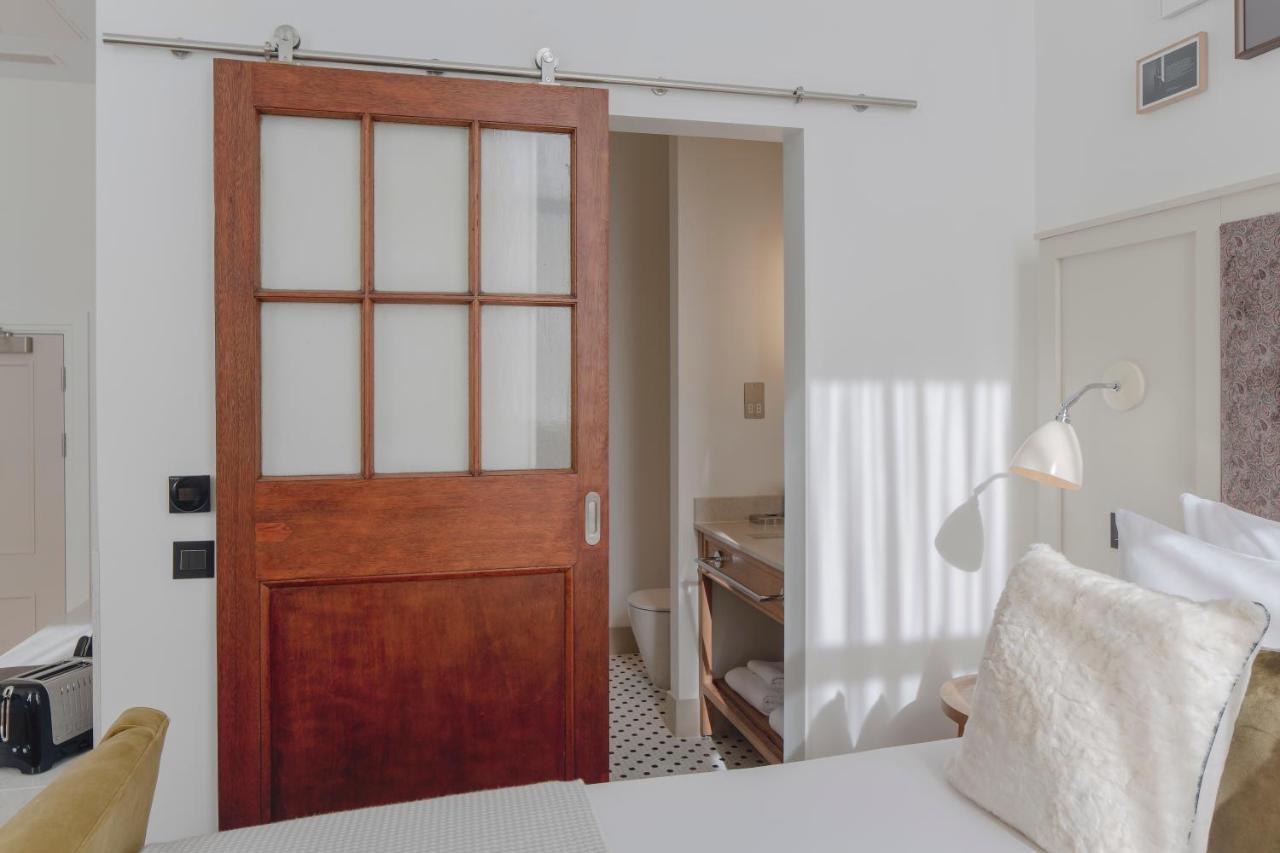 Aparthotel Cheval Old Town Chambers Edimburgo Esterno foto A sliding door