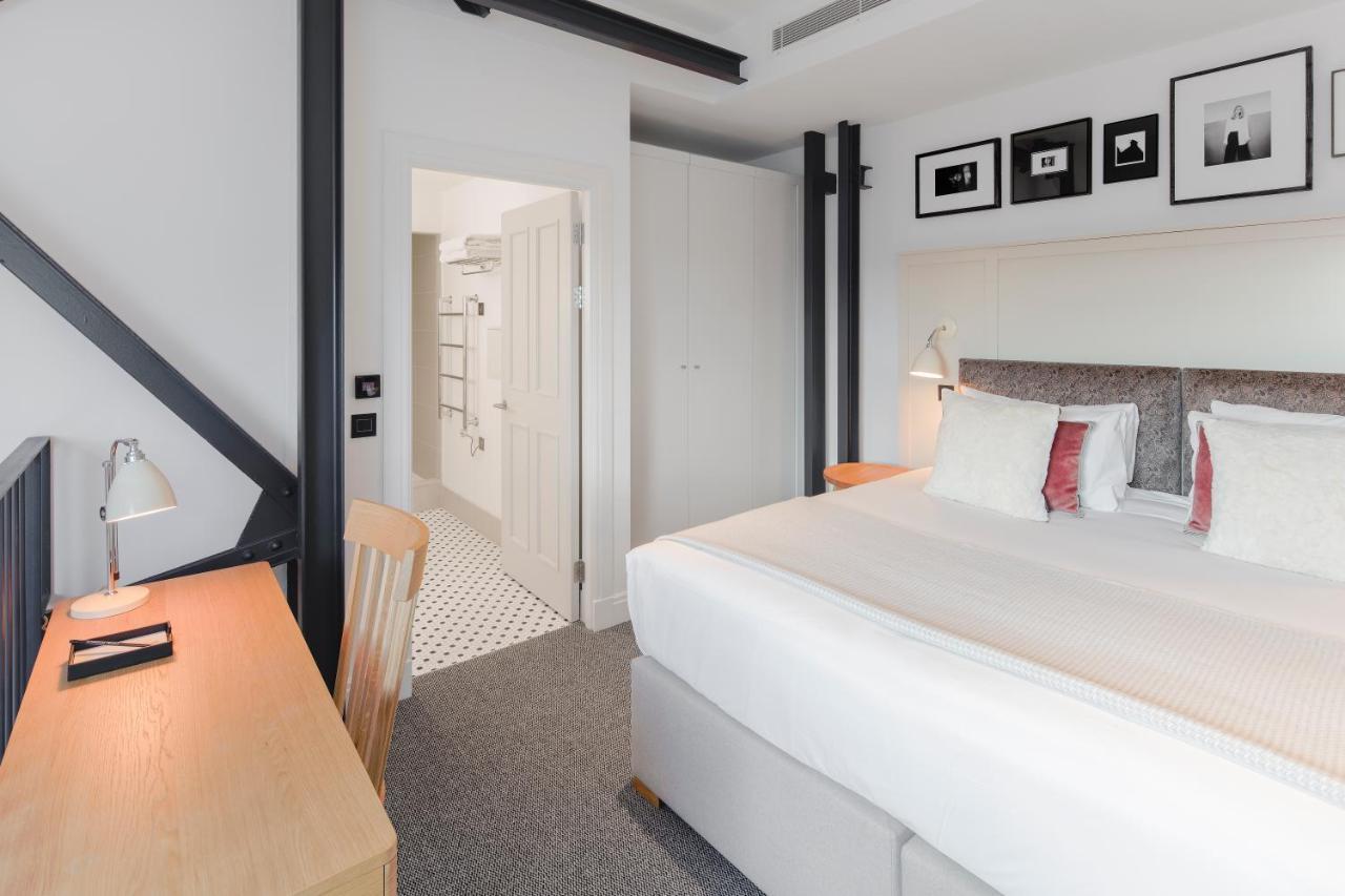 Aparthotel Cheval Old Town Chambers Edimburgo Esterno foto A room at the hotel