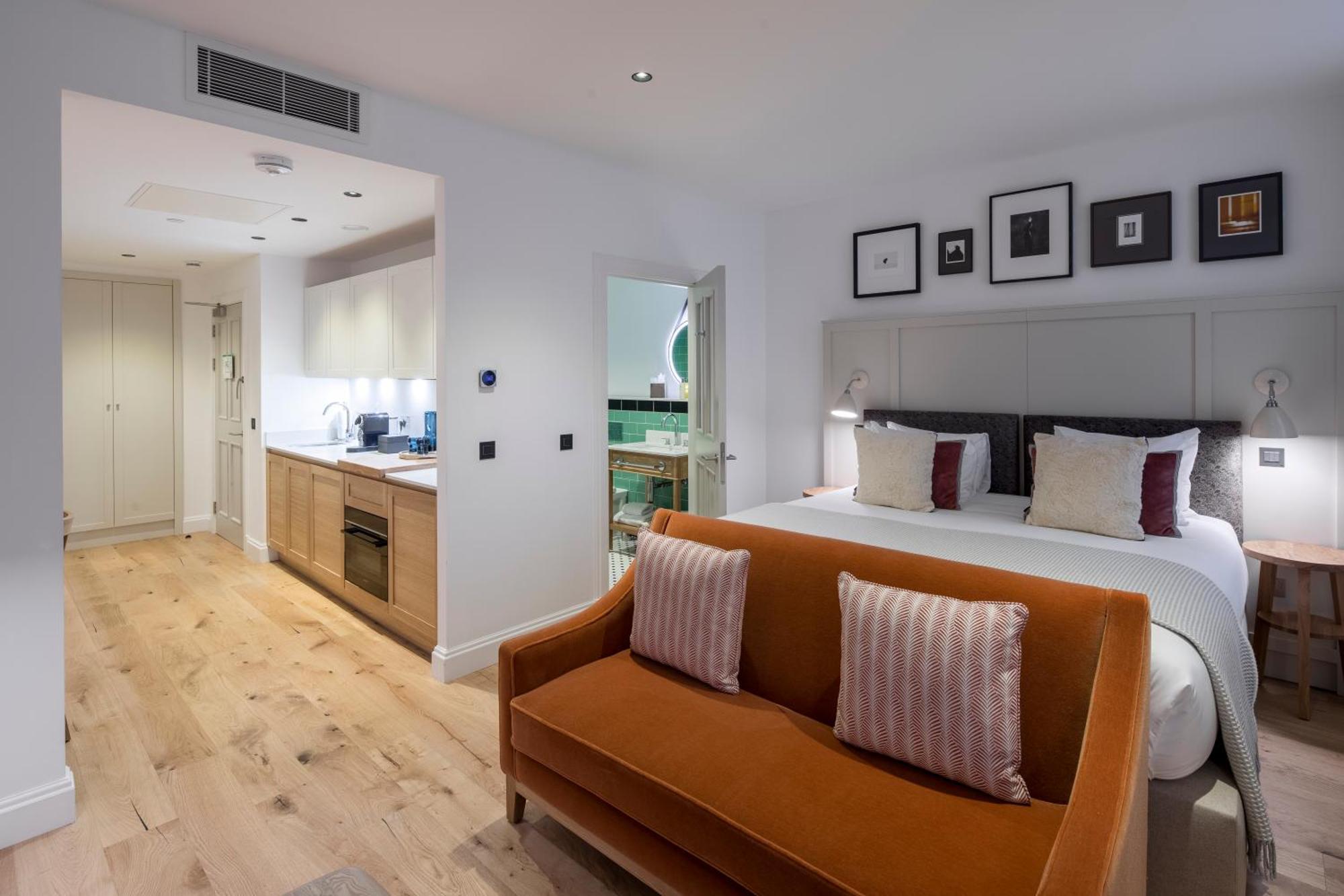 Aparthotel Cheval Old Town Chambers Edimburgo Esterno foto A suite at the hotel