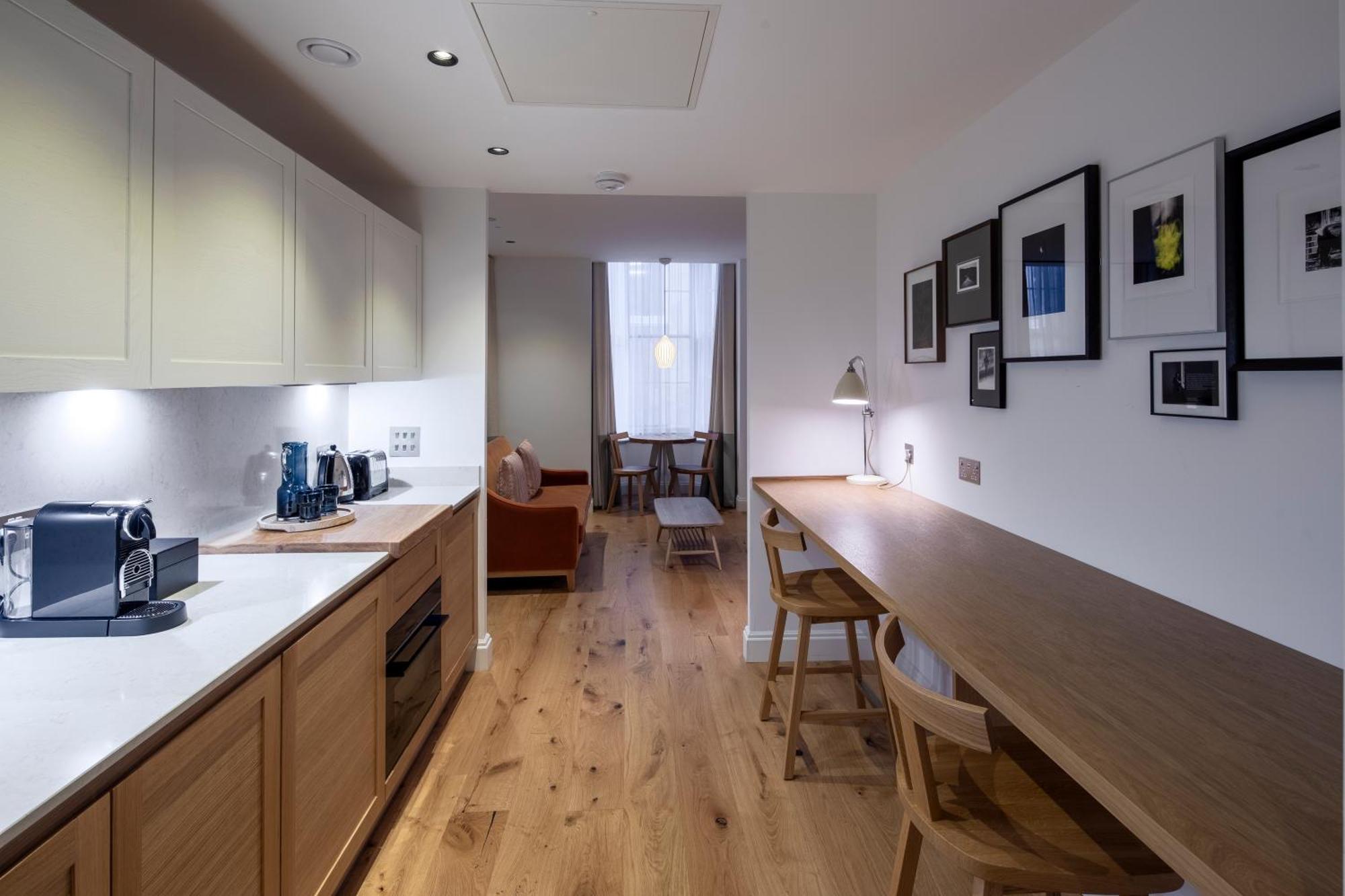 Aparthotel Cheval Old Town Chambers Edimburgo Esterno foto A typical apartment