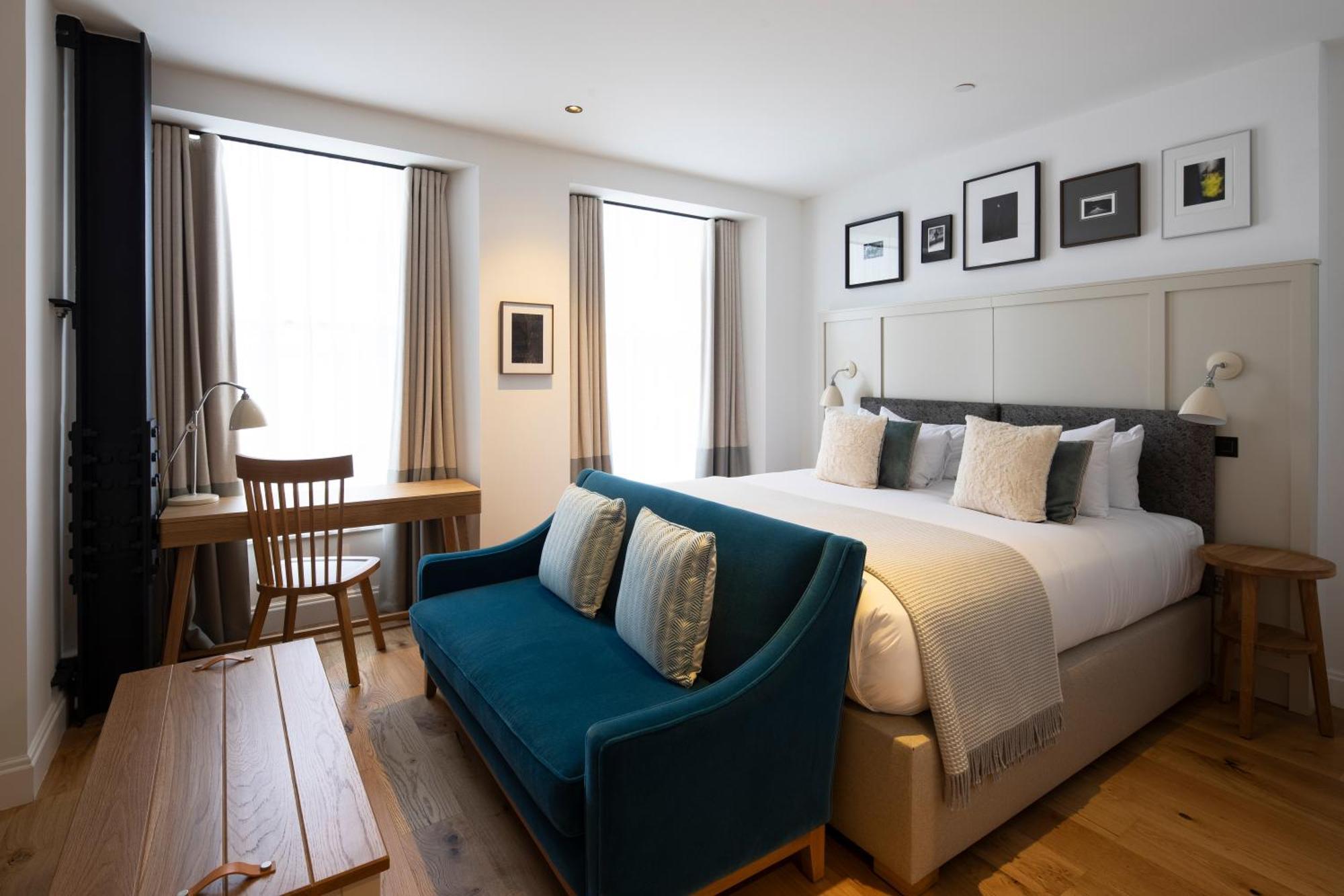 Aparthotel Cheval Old Town Chambers Edimburgo Esterno foto A bedroom at The Swan