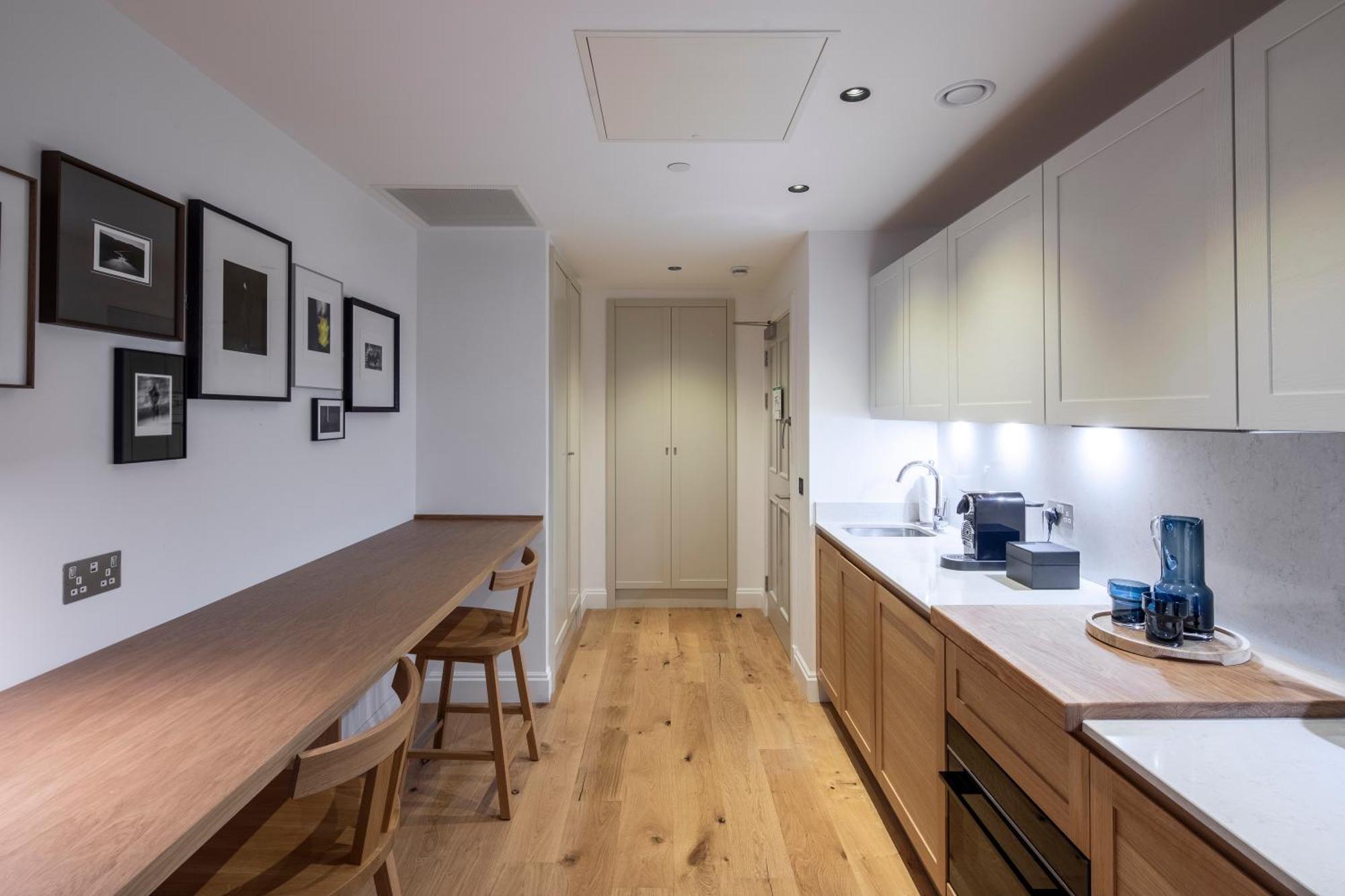 Aparthotel Cheval Old Town Chambers Edimburgo Esterno foto A kitchen at the London Design School