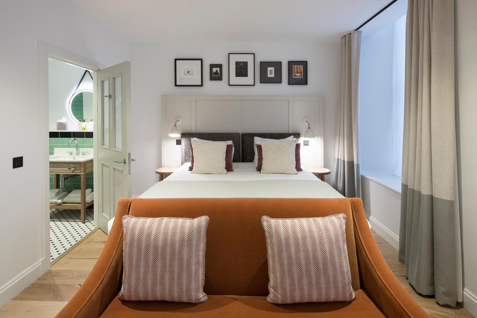 Aparthotel Cheval Old Town Chambers Edimburgo Esterno foto A bedroom at the hotel